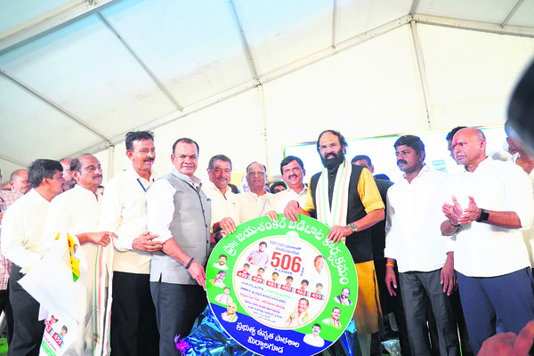 పది రోజుల్లో భవనాలకు నిధులు1