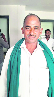 అక్రమ పట్టా తొలగించాలి
1
