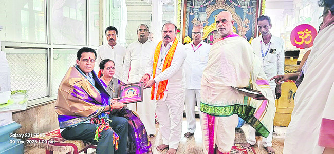 రత్నగిరిపై భక్తుల రద్దీ 1