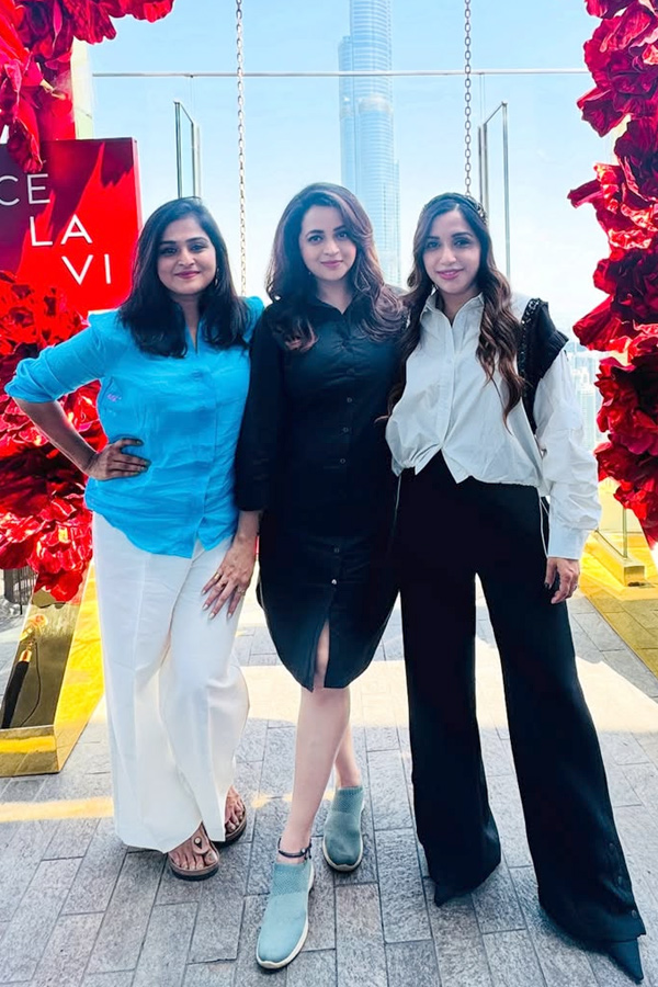 Actress Bhavana Shares Latest pictures On SOcial Media 5