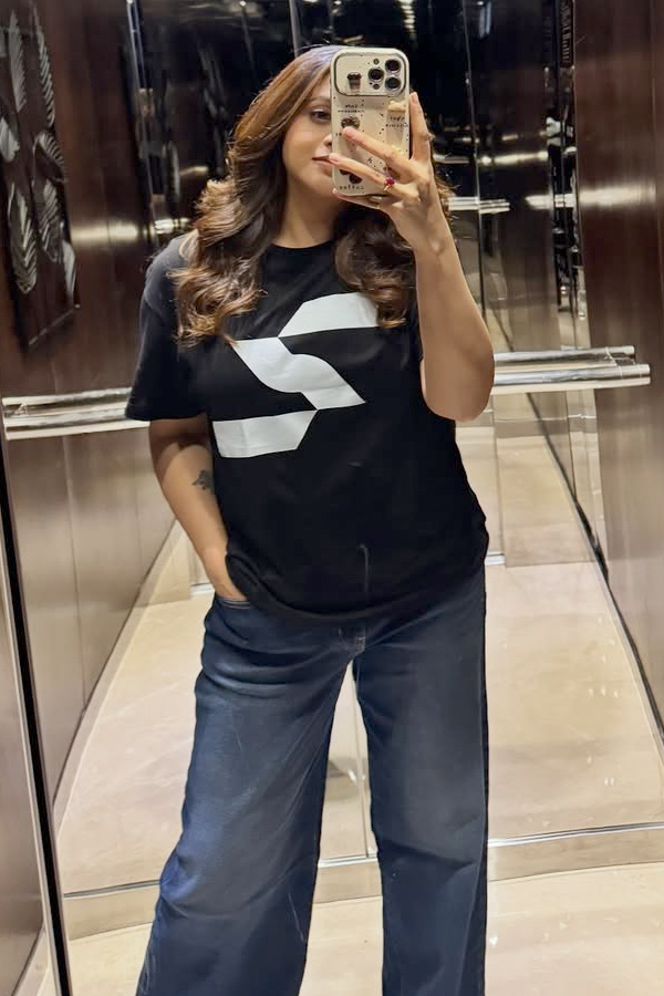Actress Bhavana Shares Latest pictures On SOcial Media 9