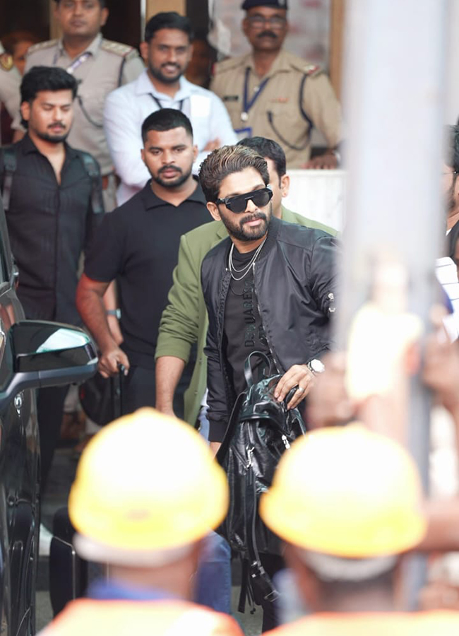 Allu Arjun spotted with new look at Mumbai Airport, Viral Photos3