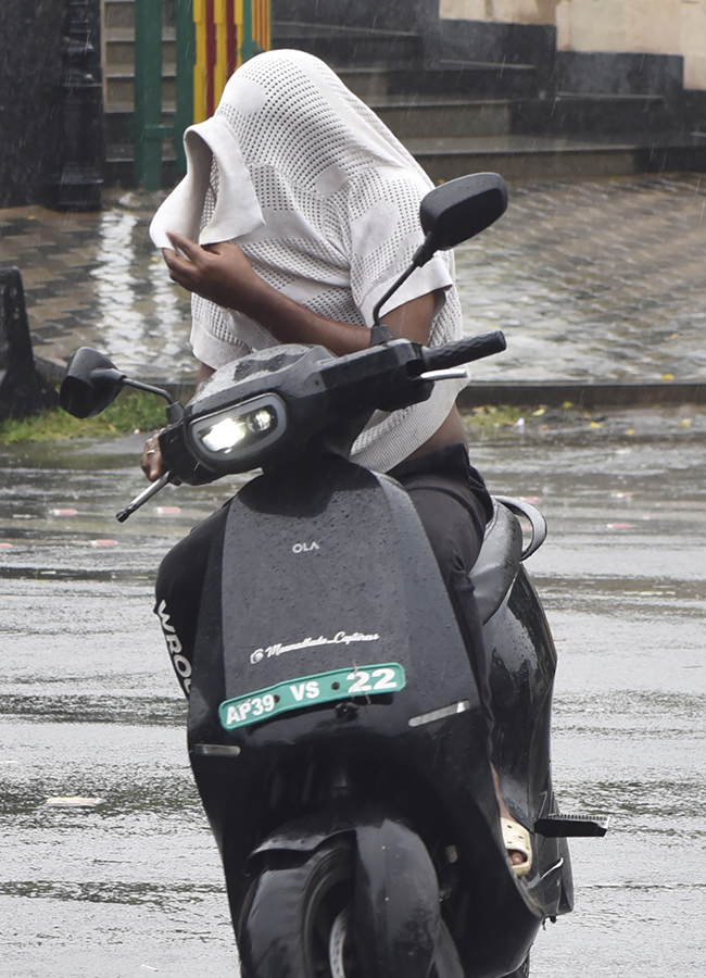 Heavy Rain Fall in Srikakulam Photos10