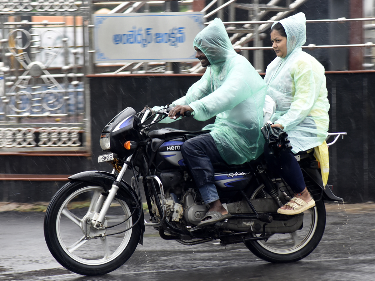 Heavy Rain Fall in Srikakulam Photos3
