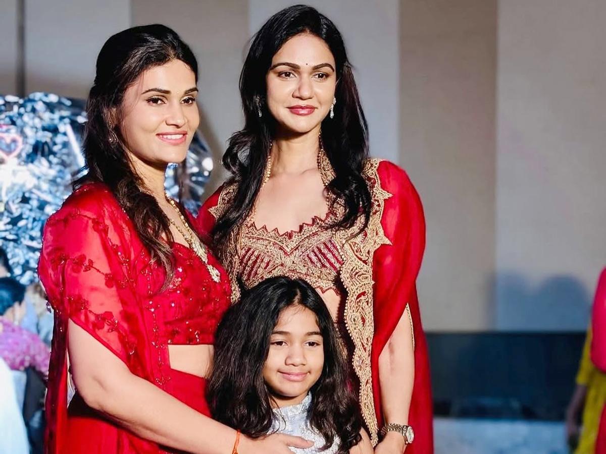 Hero Allu Arjun WIfe Allu Sneha Remembers Summer Days Photos8