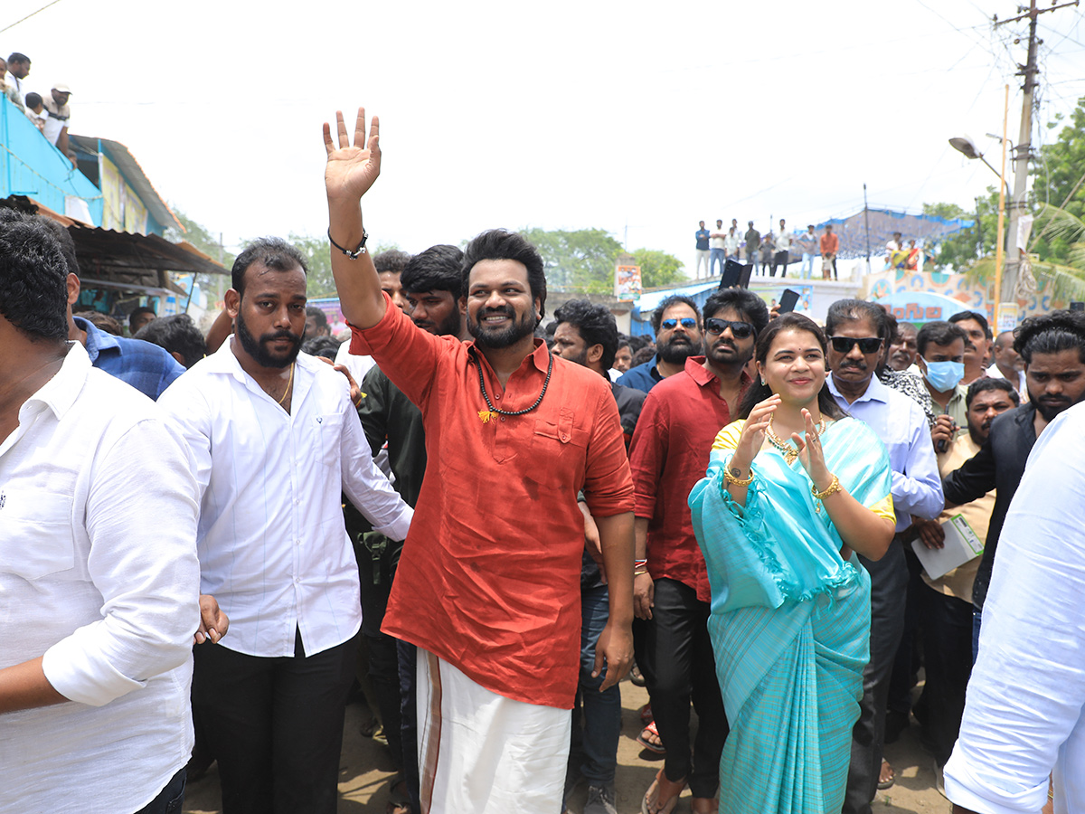 Manchu Manoj And Bhuma Mounika Visited Mula Peddamma Temple in Nandyal1