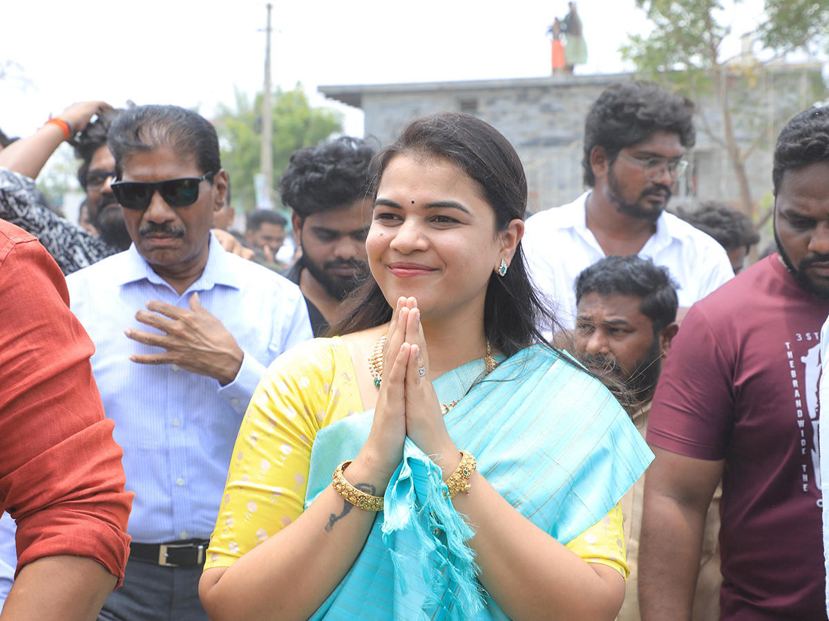 Manchu Manoj And Bhuma Mounika Visited Mula Peddamma Temple in Nandyal10