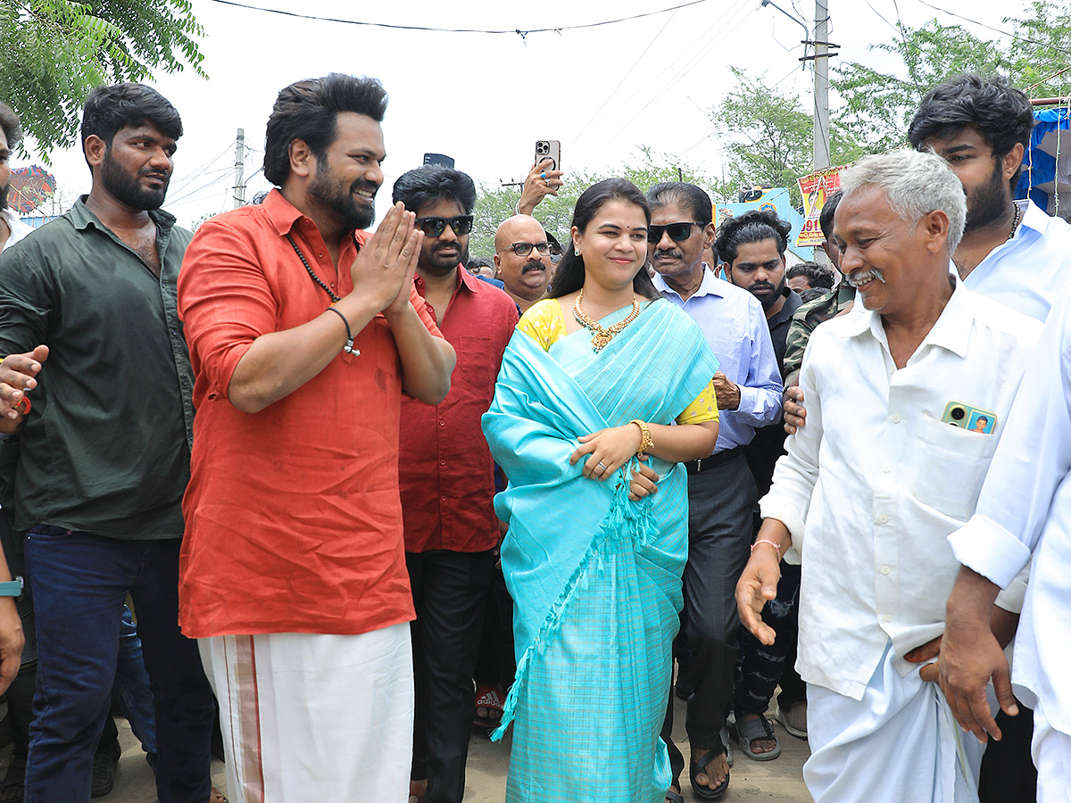 Manchu Manoj And Bhuma Mounika Visited Mula Peddamma Temple in Nandyal12