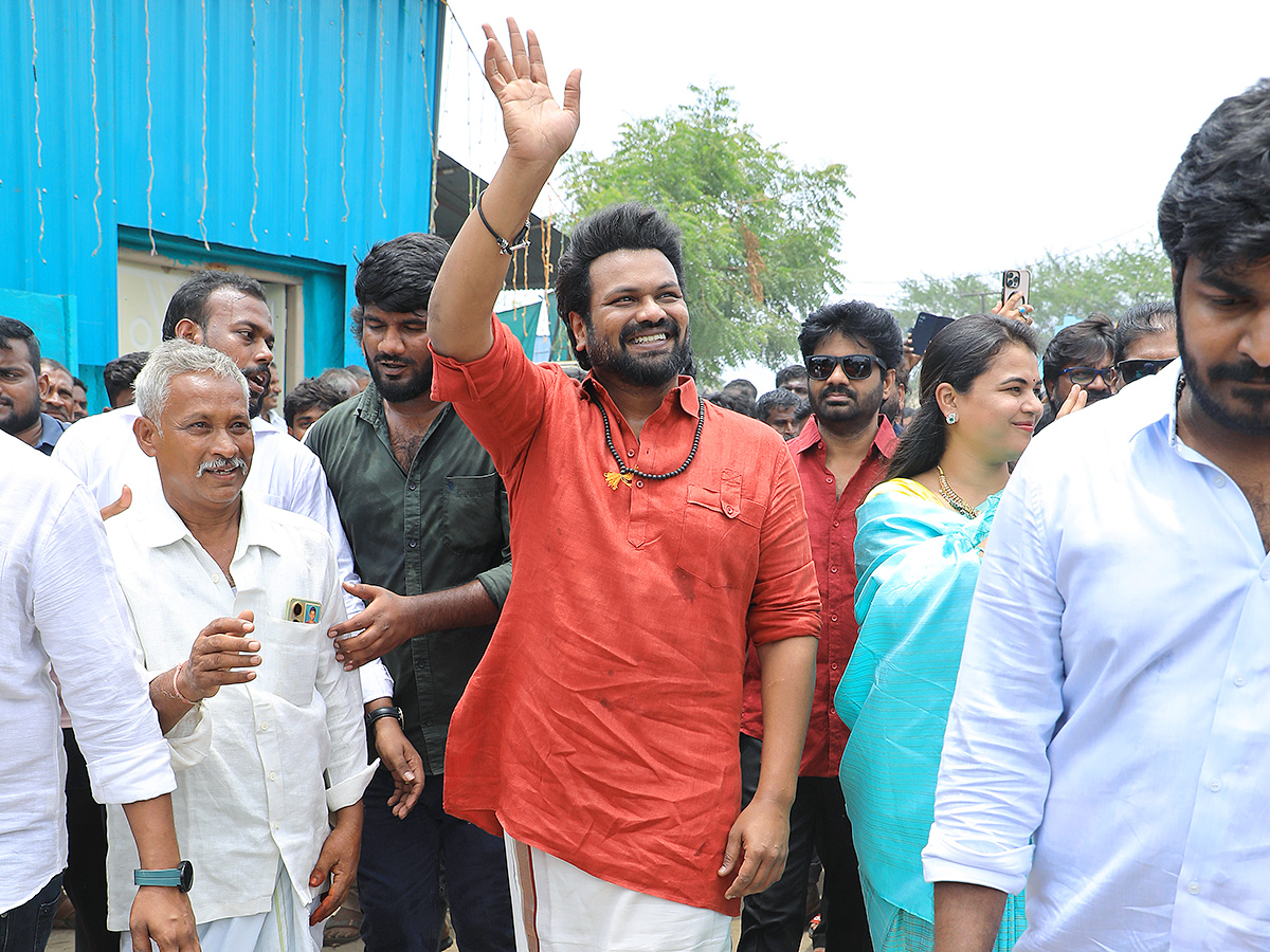 Manchu Manoj And Bhuma Mounika Visited Mula Peddamma Temple in Nandyal13