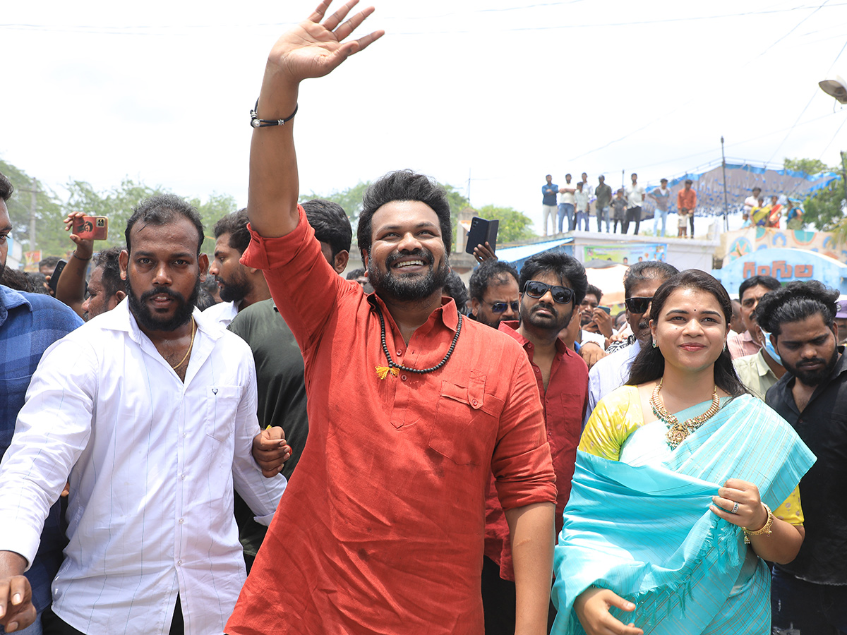 Manchu Manoj And Bhuma Mounika Visited Mula Peddamma Temple in Nandyal14