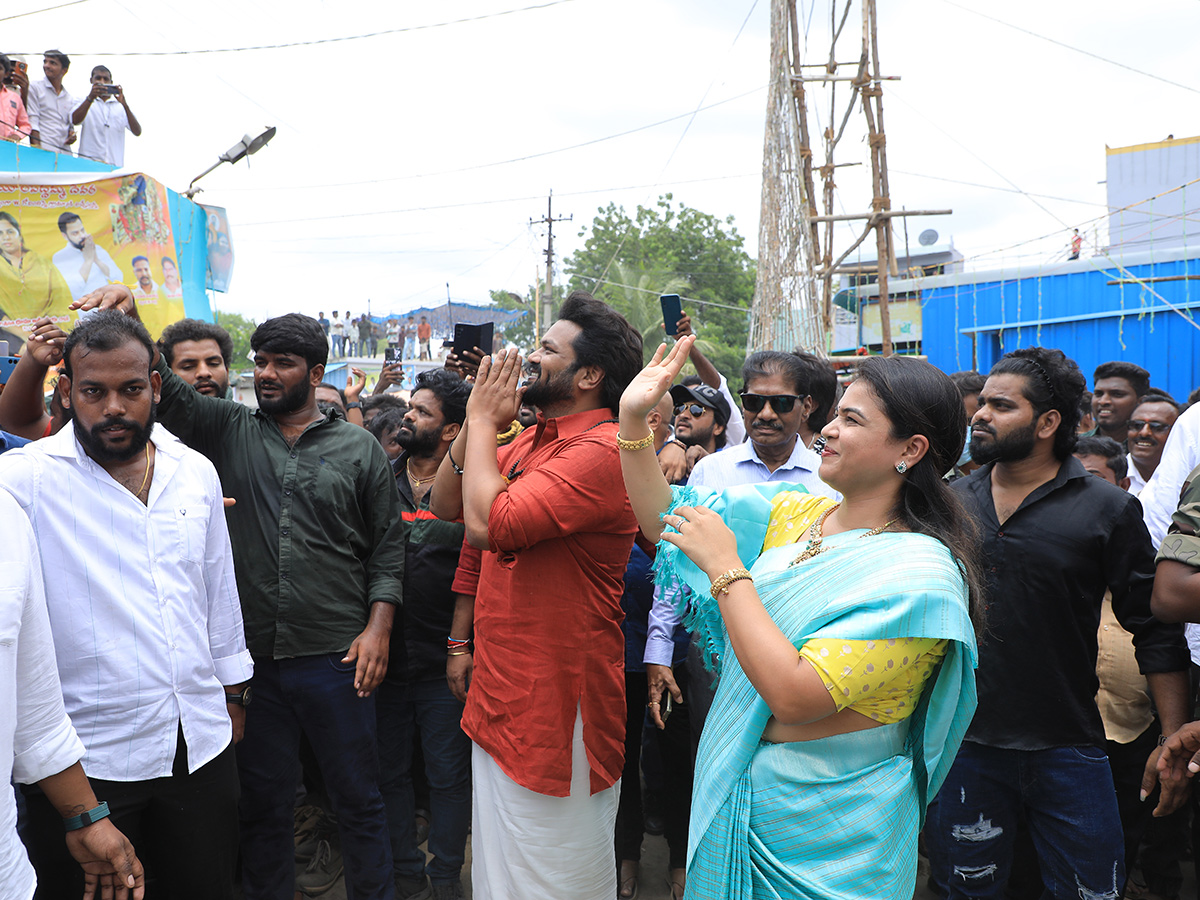 Manchu Manoj And Bhuma Mounika Visited Mula Peddamma Temple in Nandyal2