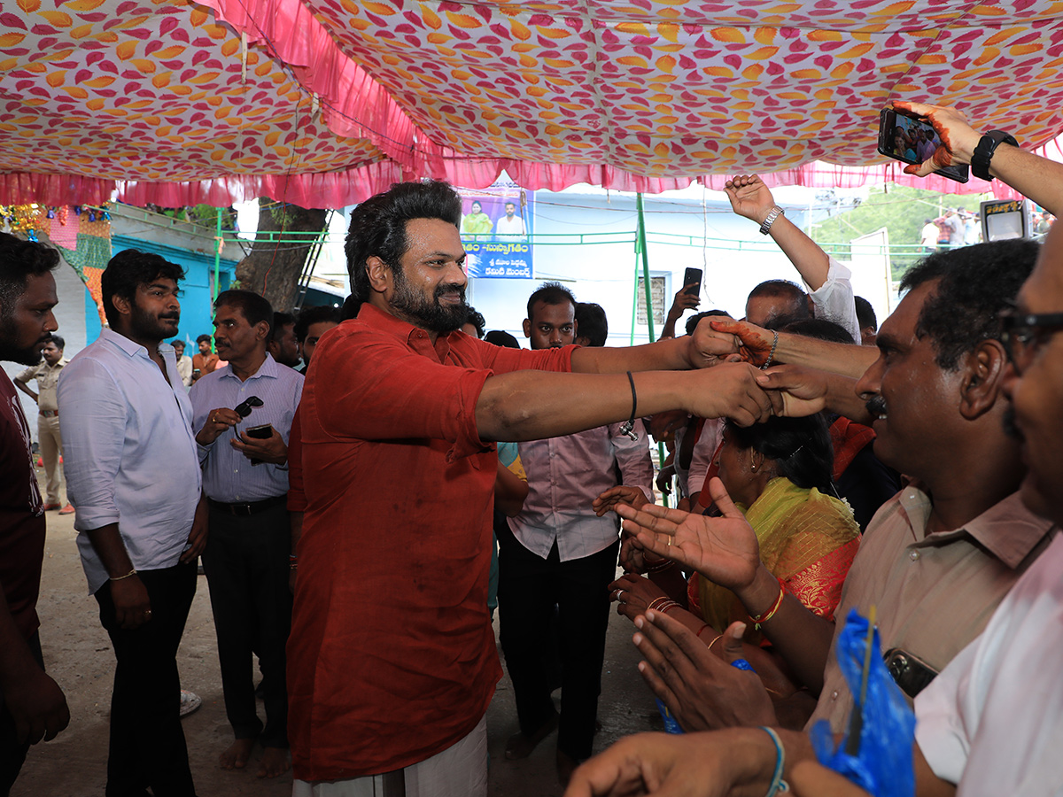 Manchu Manoj And Bhuma Mounika Visited Mula Peddamma Temple in Nandyal3