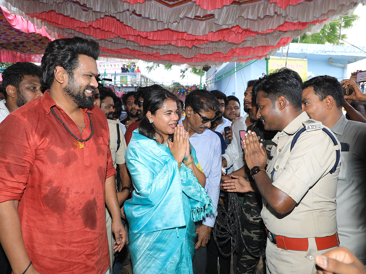Manchu Manoj And Bhuma Mounika Visited Mula Peddamma Temple in Nandyal4