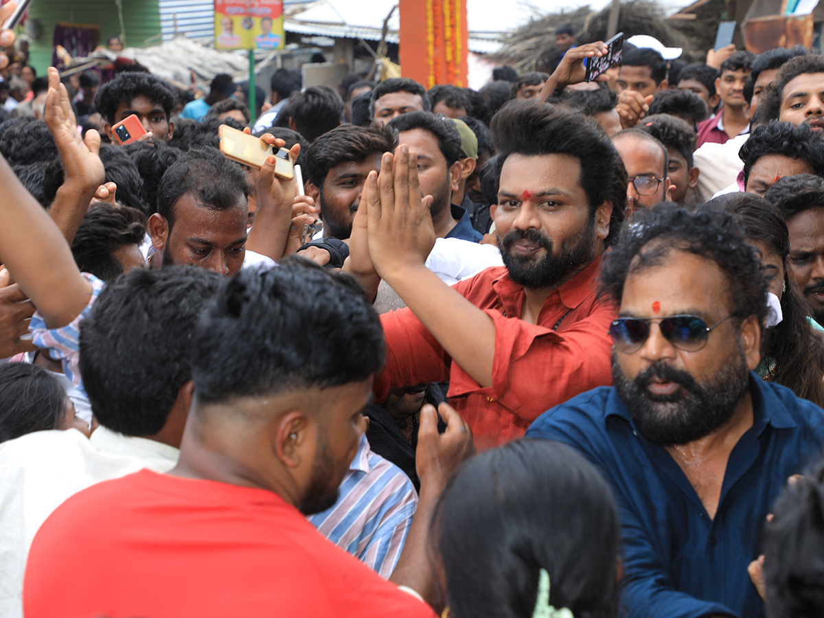 Manchu Manoj And Bhuma Mounika Visited Mula Peddamma Temple in Nandyal5