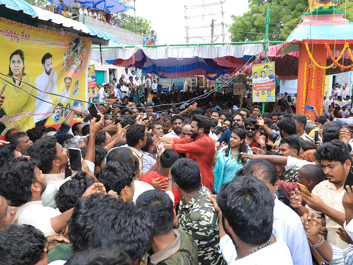 Manchu Manoj And Bhuma Mounika Visited Mula Peddamma Temple in Nandyal6