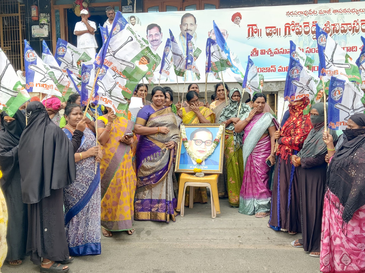 Women Protest Against CM Chandrababu Over Illegal Cases On YSRCP Leaders Photos21