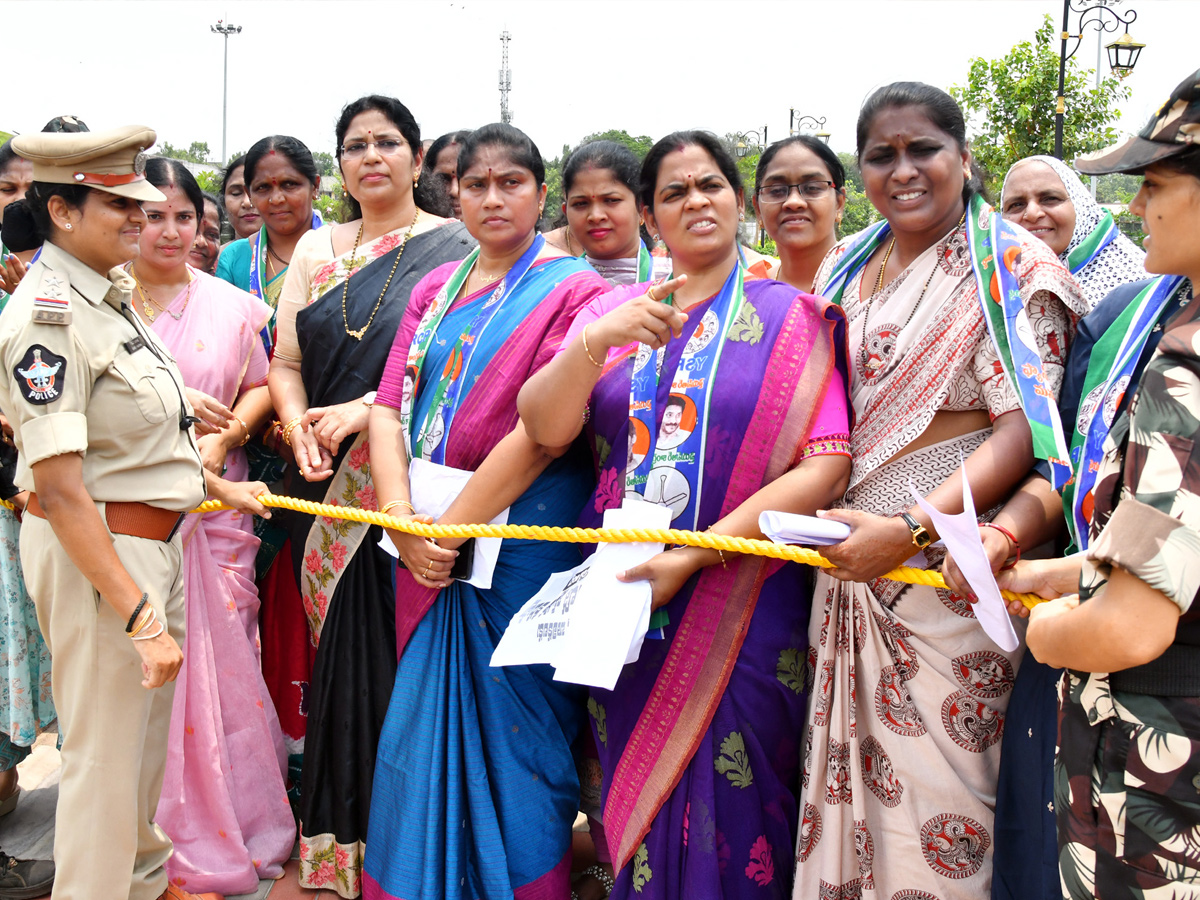 Women Protest Against CM Chandrababu Over Illegal Cases On YSRCP Leaders Photos27