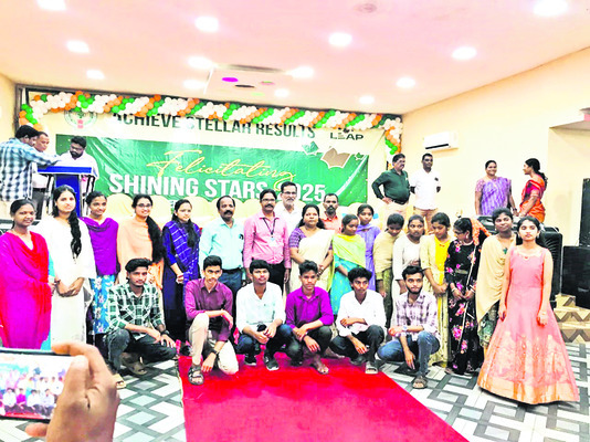 కష్టపడి చదివితే ఉత్తమ ఫలితాలు 1