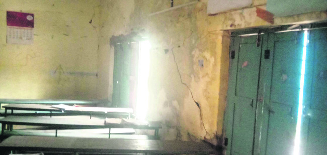 వెంటాడుతున్న సమస్యలు 1