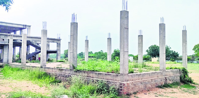 బడులిలా.. చదివేదెలా! 2