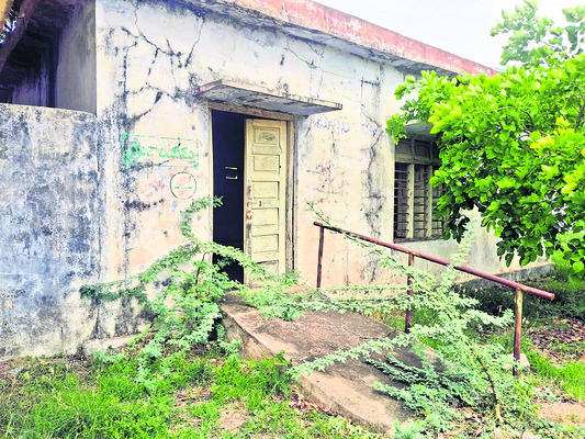 బడులిలా.. చదివేదెలా! 1