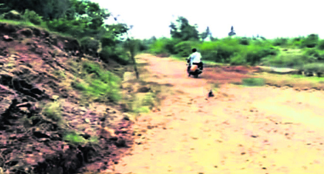 ఎల్ఎల్సీ గట్టుపై రోడ్డు మరమ్మతులు పూర్తి 1
