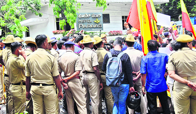 సీఎం పిలిస్తేనే గవర్నర్ వెళ్లారు 1
