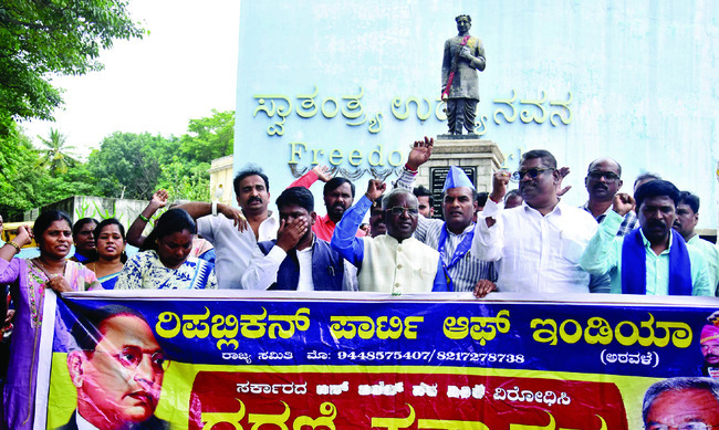 సీఎం పిలిస్తేనే గవర్నర్ వెళ్లారు 2