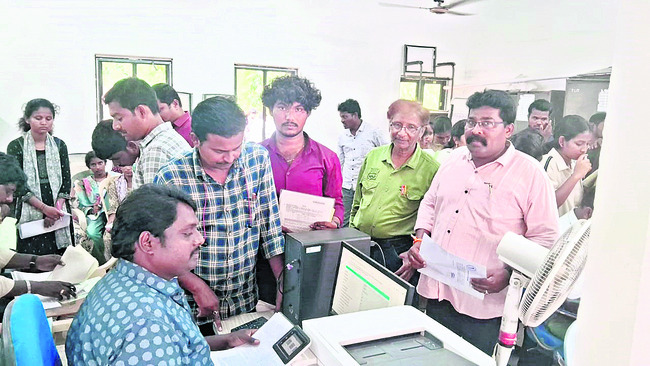 నేడు డిప్యూటీ సీఎం భట్టి, మంత్రి పొన్నం పర్యటన
1