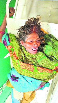 గుర్తు తెలియని మహిళ మృతి
1