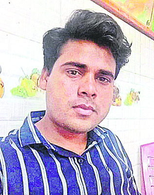 రోడ్డు ప్రమాదంలో ఇద్దరు మెకానిక్లు దుర్మరణం 2
