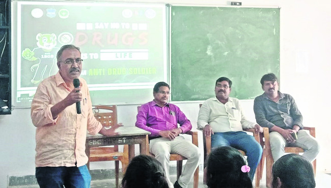 ‘ప్రభుత్వం అండగా ఉంటుంది’
1