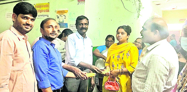 ప్రభుత్వ ఆస్పత్రుల్లో ప్రసవాలు అయ్యేలా చూడాలి
3