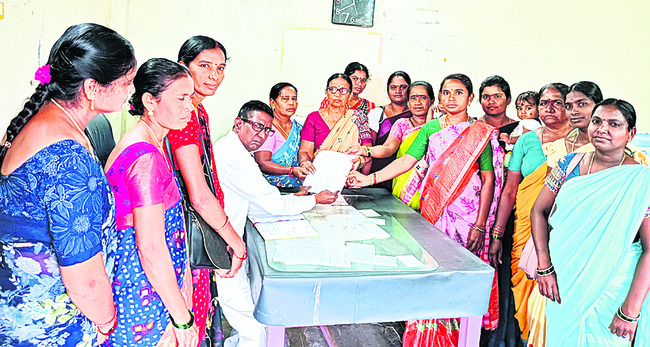 ప్రభుత్వ ఆస్పత్రుల్లో ప్రసవాలు అయ్యేలా చూడాలి
1