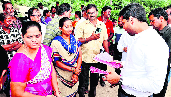 భూసమస్యల పరిష్కారానికి కృషి1