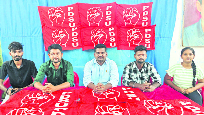 పెంచిన బస్‌ పాస్‌ చార్జీలు వెంటనే తగ్గించాలి
2
