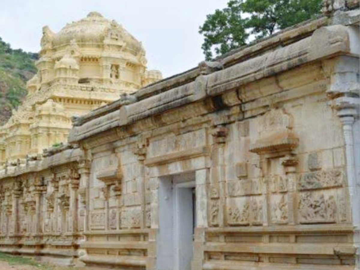 Penukonda is situated in Anantapur district of Andhra Pradesh10