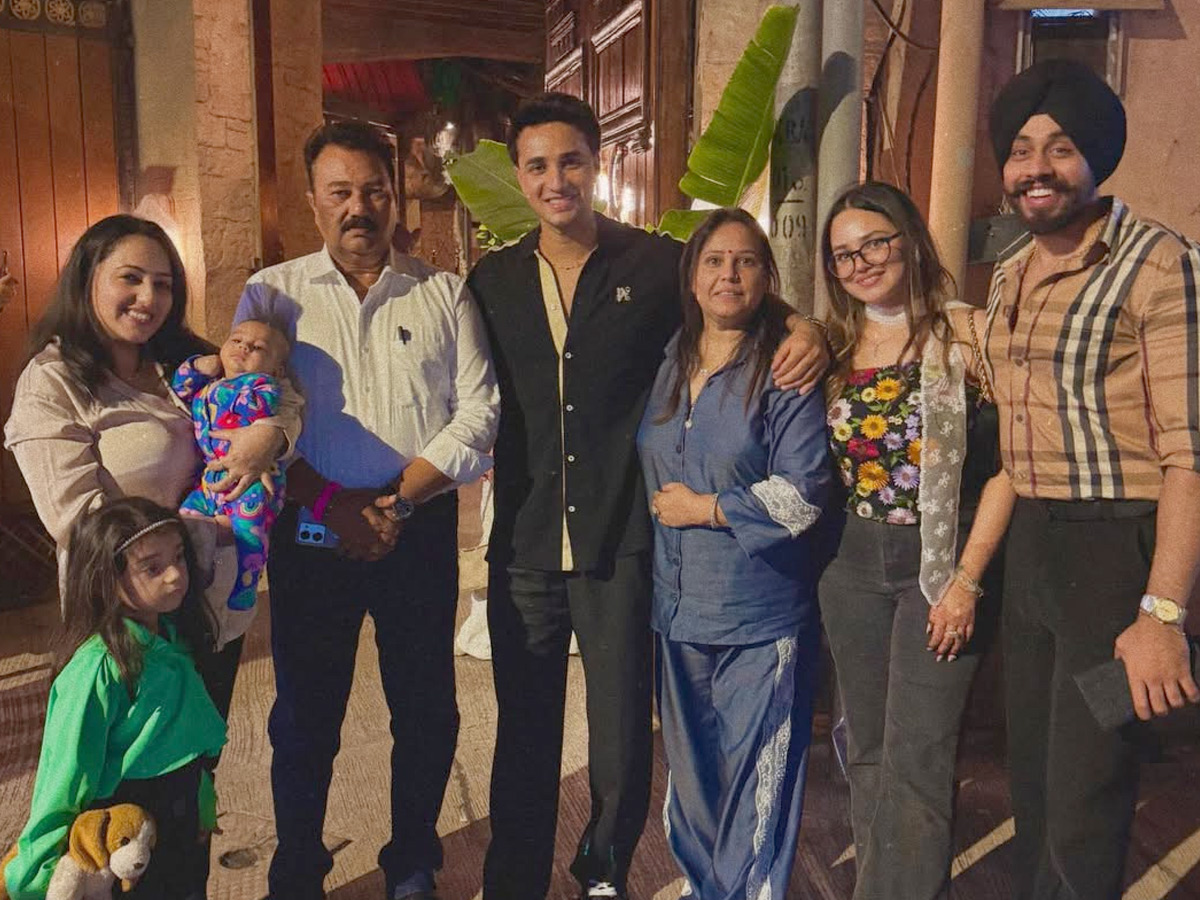 Abhishek Sharma, Rishabh Pant and Chahal shoot for New Episode with Sidhu Photos11