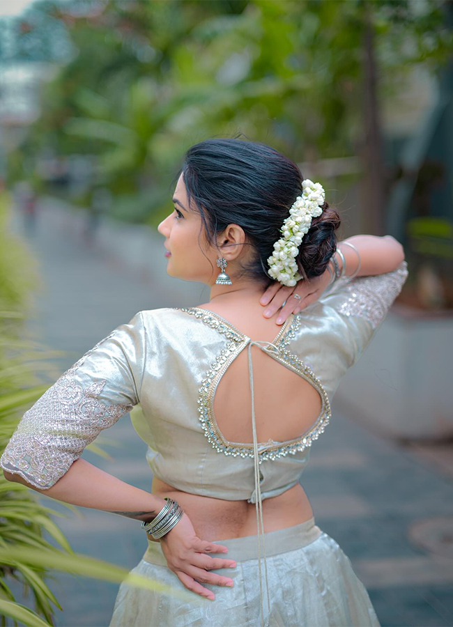 Bigg Boss Fame Ariyana Glory New Look Photos11