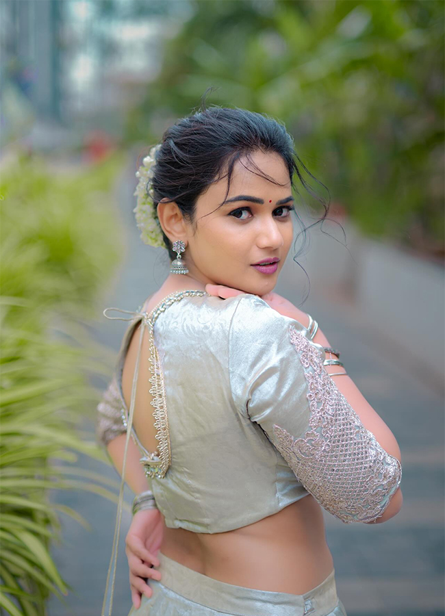 Bigg Boss Fame Ariyana Glory New Look Photos12