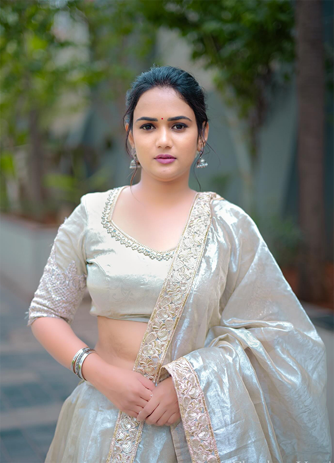 Bigg Boss Fame Ariyana Glory New Look Photos13