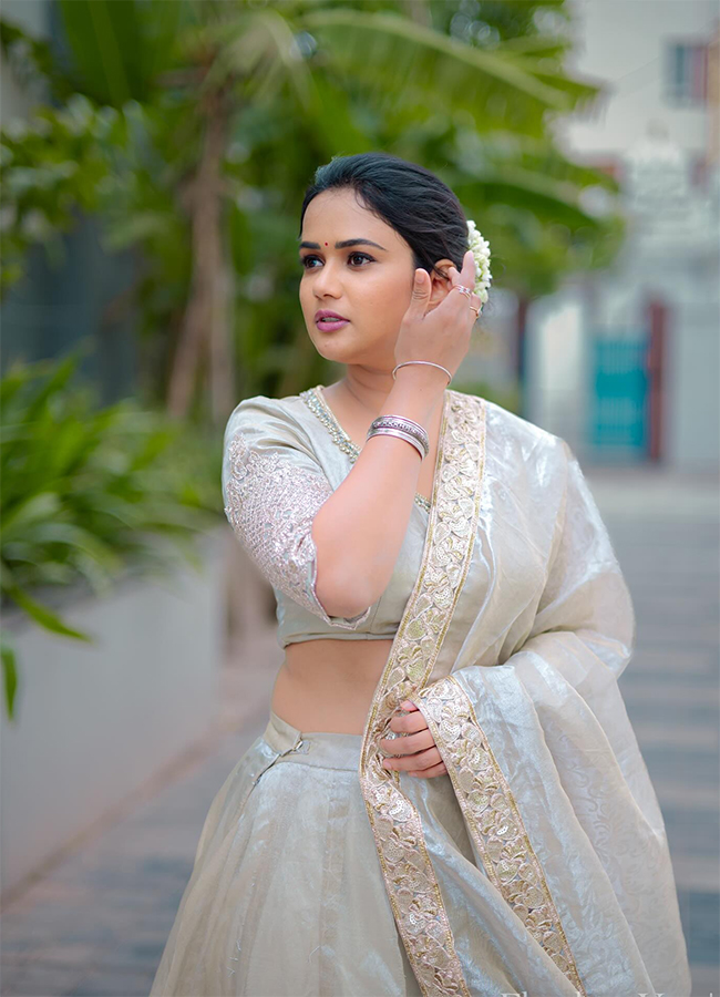 Bigg Boss Fame Ariyana Glory New Look Photos14