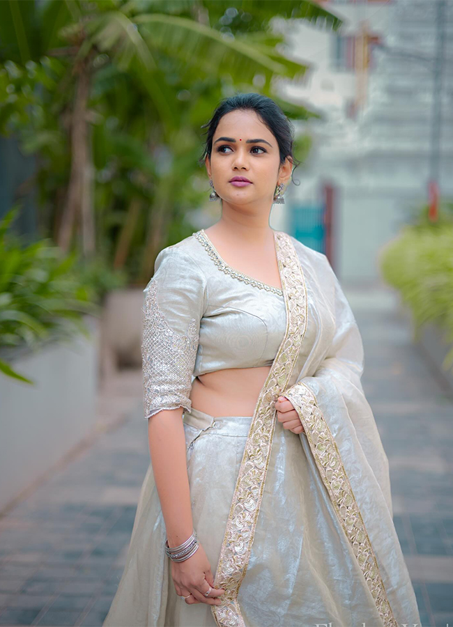 Bigg Boss Fame Ariyana Glory New Look Photos15