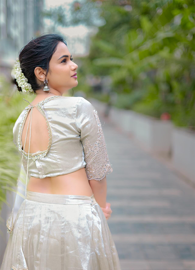 Bigg Boss Fame Ariyana Glory New Look Photos5