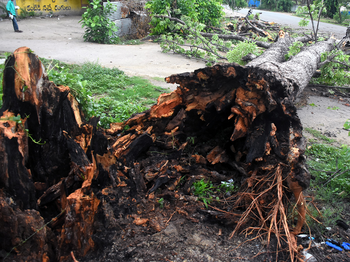 Heavy Hail Storm Rain Lashes In Nizamabad 4