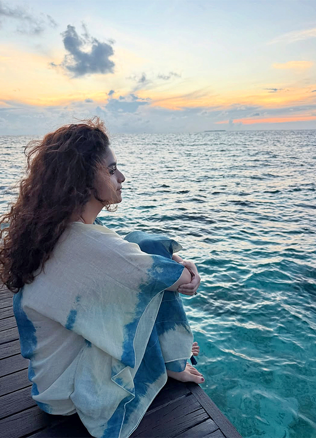 Keerthy Suresh Maldives Diaries with hubby Antony Thattil Photos10