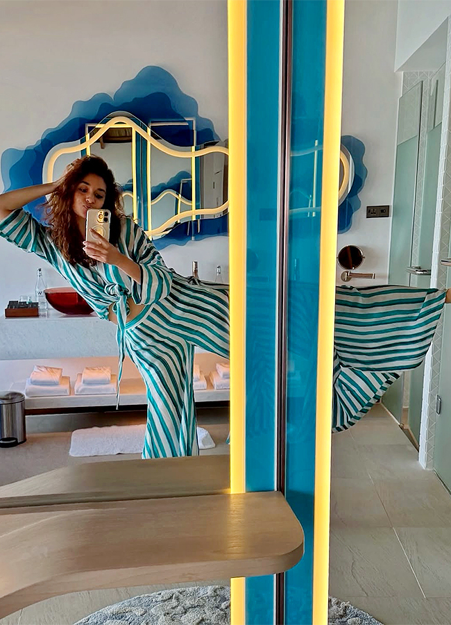 Keerthy Suresh Maldives Diaries with hubby Antony Thattil Photos5