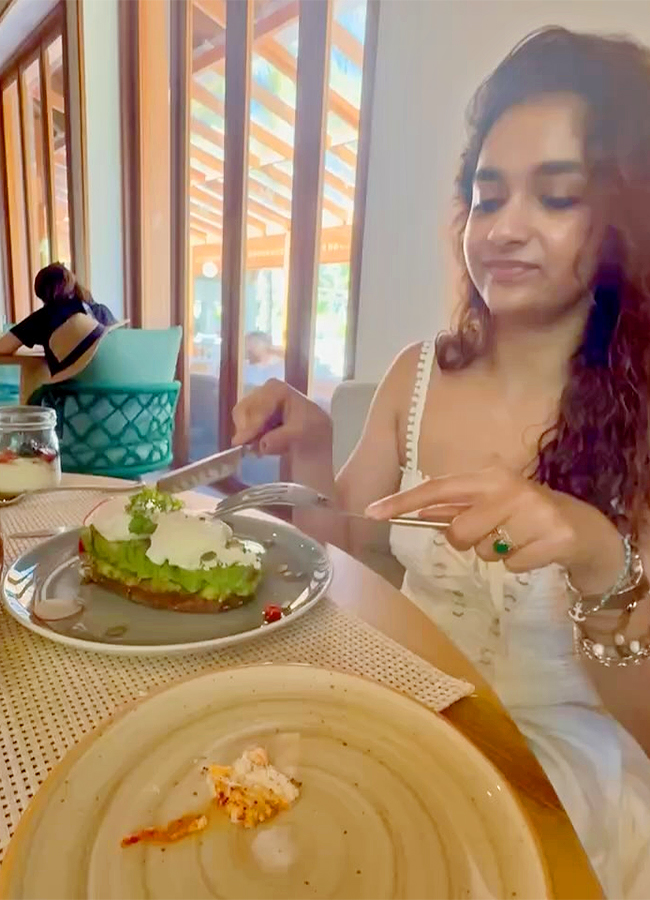 Keerthy Suresh Maldives Diaries with hubby Antony Thattil Photos9