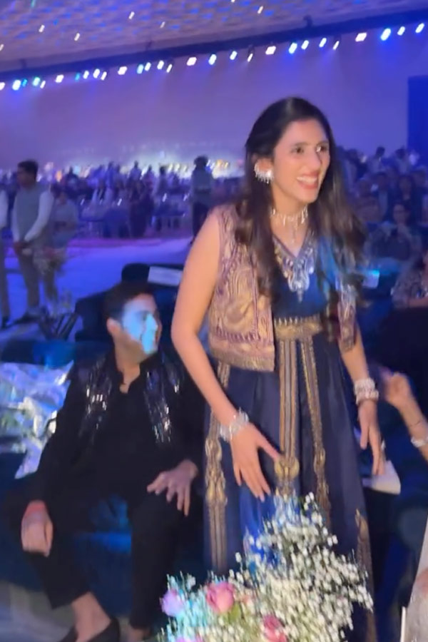Mukesh Ambani family enjoys at friends wedding Photos 3