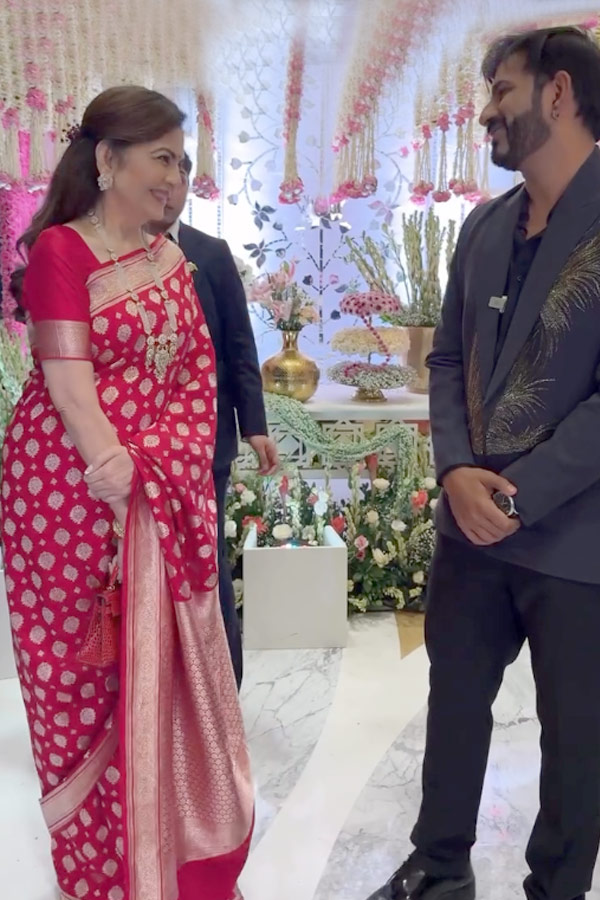 Mukesh Ambani family enjoys at friends wedding Photos 11